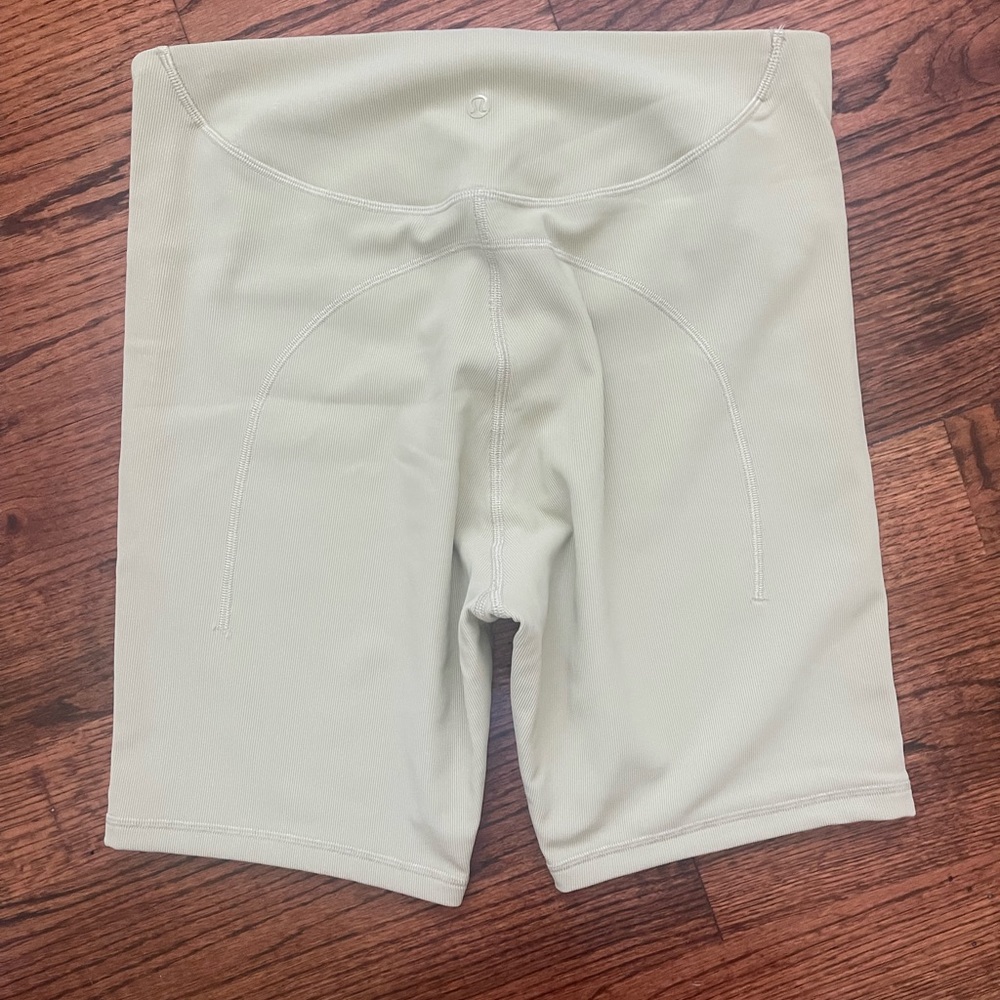 Lululemon Ribbed Contoured High-Rise Short 8” Size 12, Dew Green